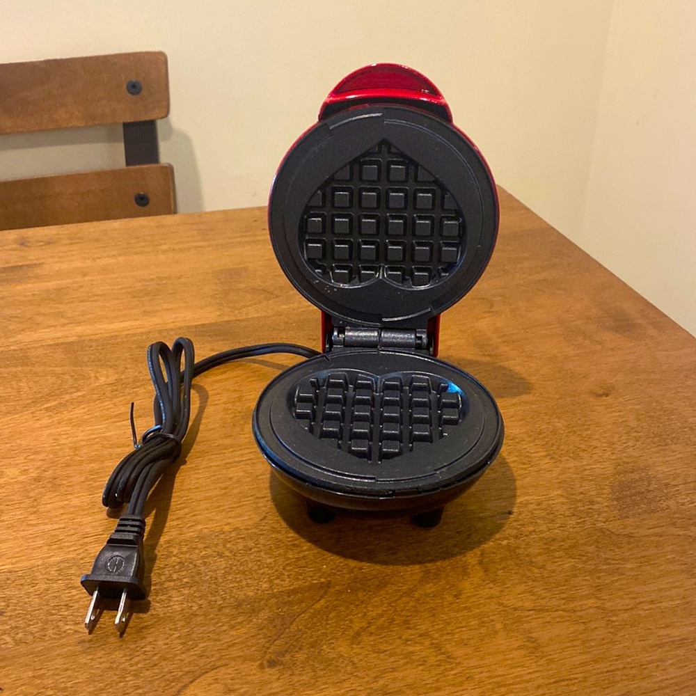 Mini heart waffle maker